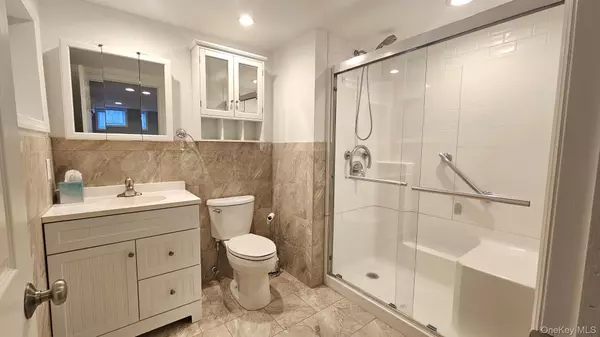 Farmingville, NY 11738,Address not disclosed