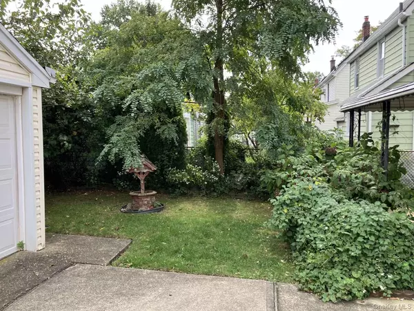 Williston Park, NY 11596,121 Campbell AVE