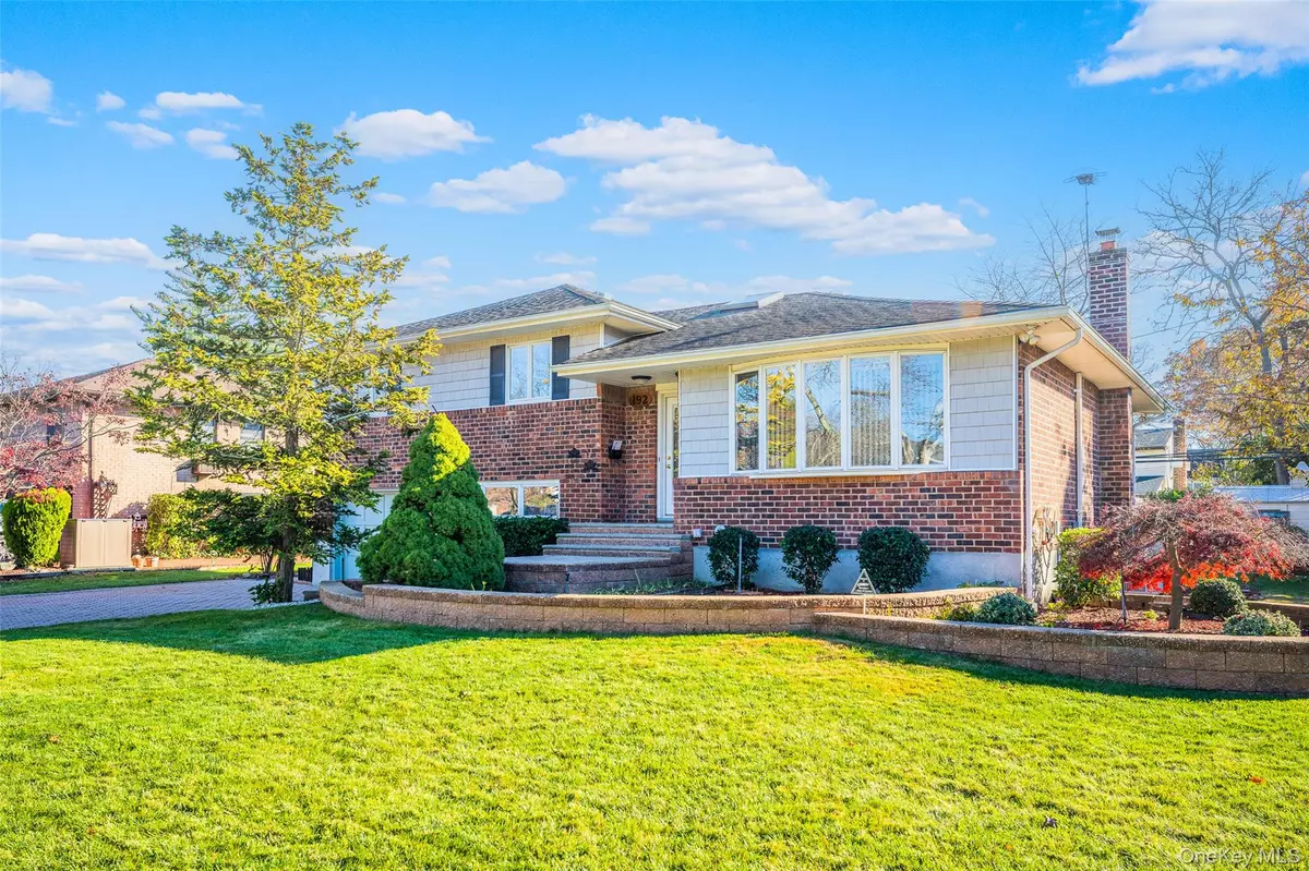 Manhasset Hills, NY 11040,192 Birch DR