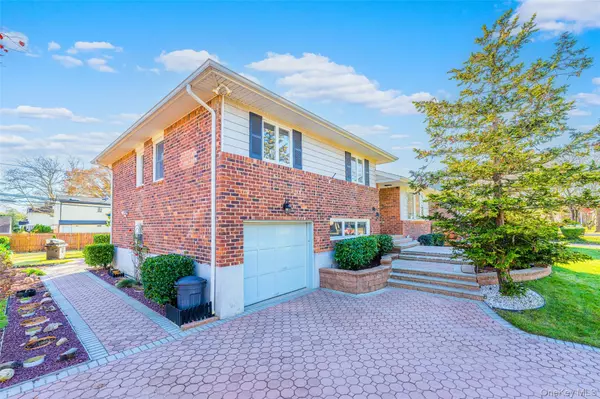 Manhasset Hills, NY 11040,192 Birch DR