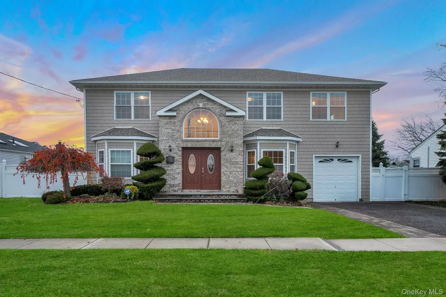 134 10 th ST, Hicksville, NY 11801