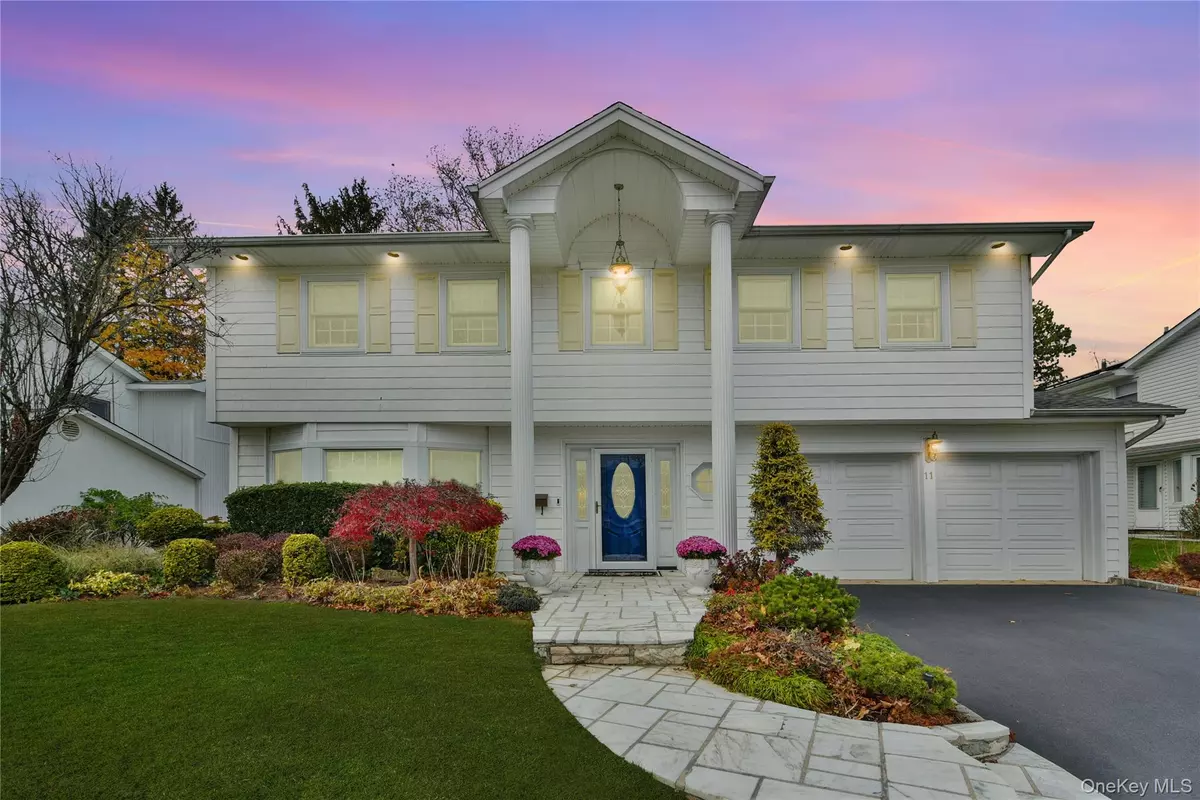 Manhasset Hills, NY 11040,11 Joy DR