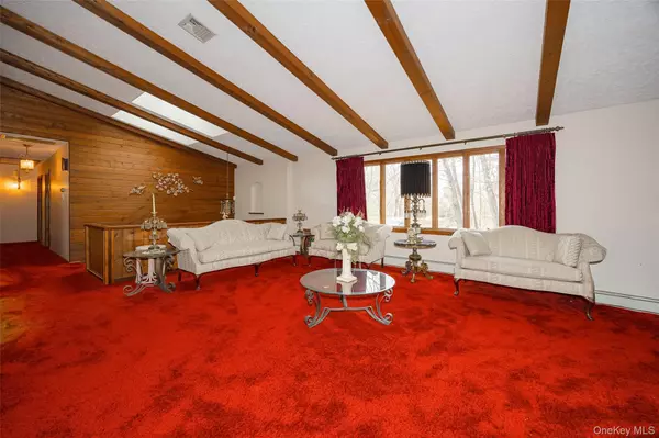 Hyde Park, NY 12538,4 Kilmer RD