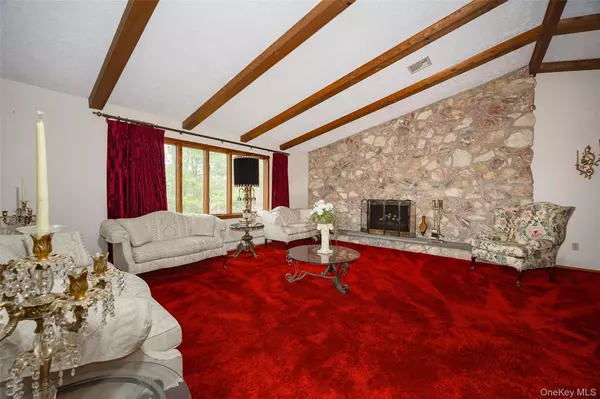 Hyde Park, NY 12538,4 Kilmer RD