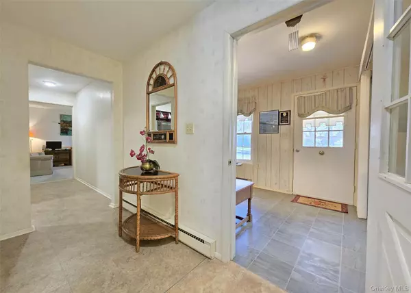 Ridge, NY 11961,289 Cardiff CT #B