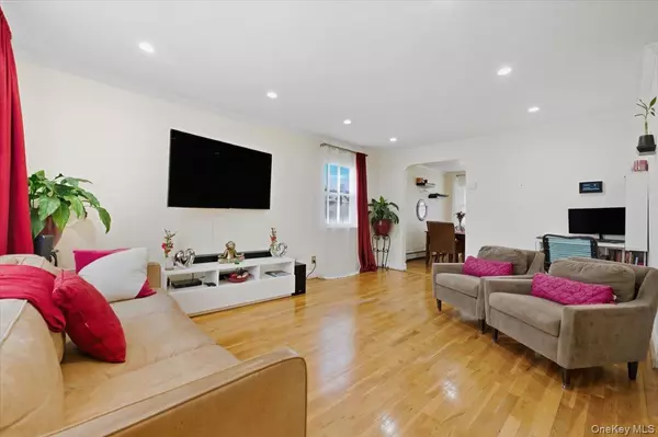 Bronx, NY 10469,2930 Yates AVE