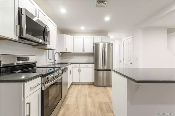 Riverhead, NY 11901,10 Overbrook ST