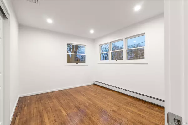 Riverhead, NY 11901,10 Overbrook ST