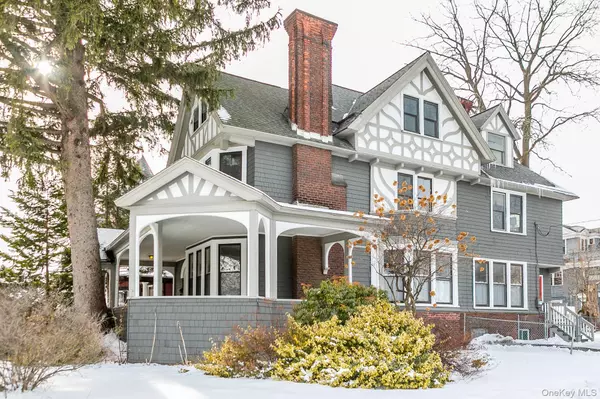 2 S Pine AVE, Colonie, NY 12208