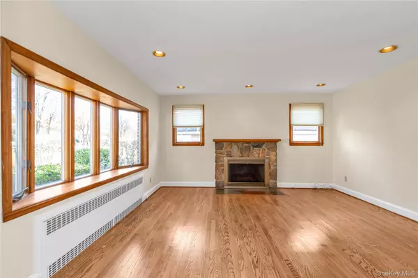 Port Washington, NY 11050,10 Fairfield AVE