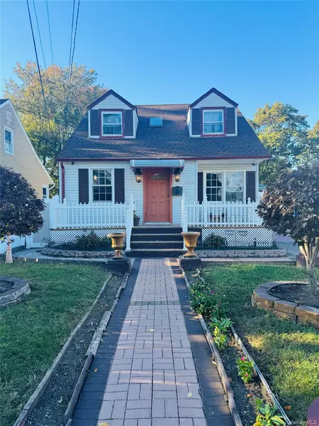 1074 Harrison ST, Uniondale, NY 11553