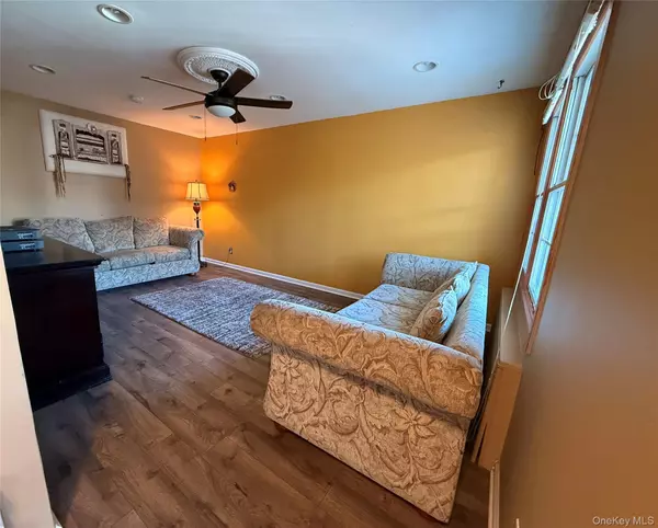 Uniondale, NY 11553,1074 Harrison ST