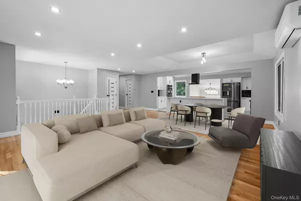 Melville, NY 11747,4 Wintergreen DR