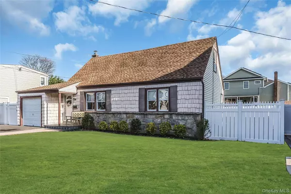 Massapequa, NY 11758,247 Division AVE