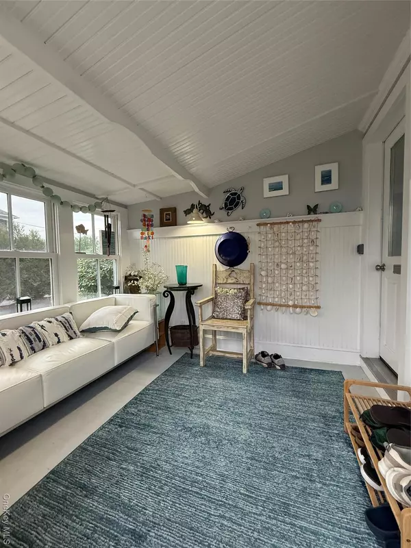 10 River AVE, Eastport, NY 11941