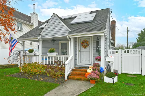 2704 Beach DR, Merrick, NY 11566