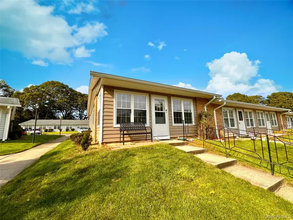 Ridge, NY 11961,276 Berwick CT #A