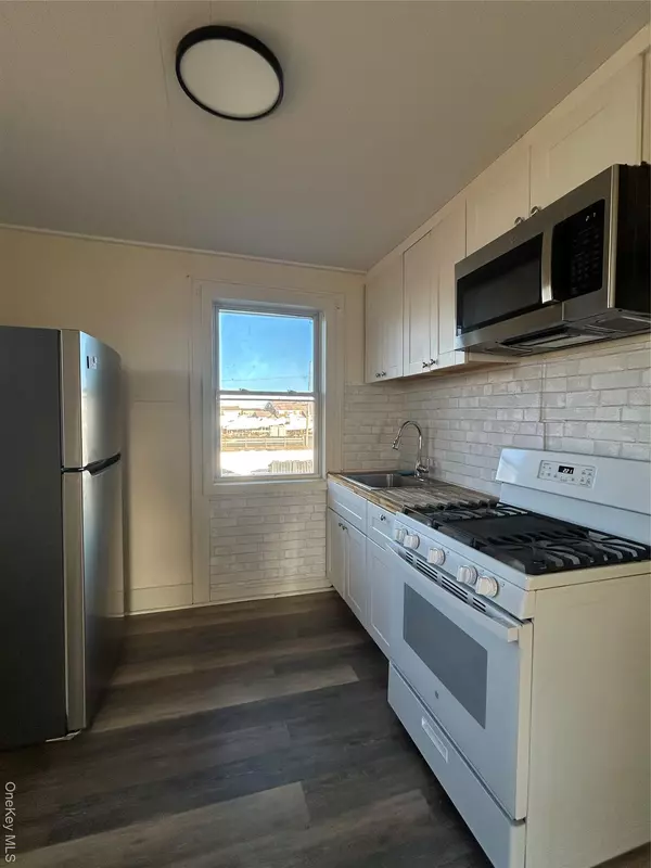 Bay Shore, NY 11706,25 Auburn AVE #2