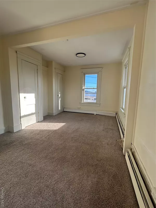 Bay Shore, NY 11706,25 Auburn AVE #2