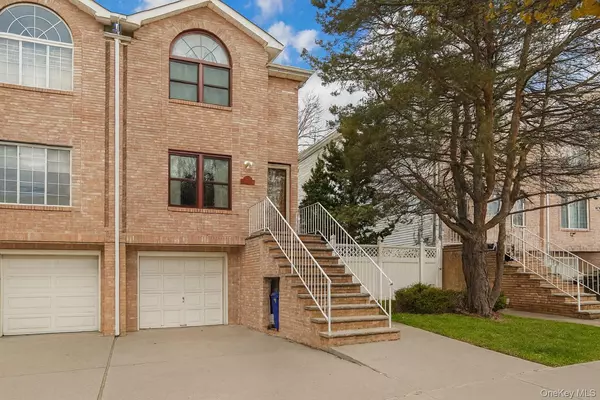 111 Elmbank ST, Staten Island, NY 10312