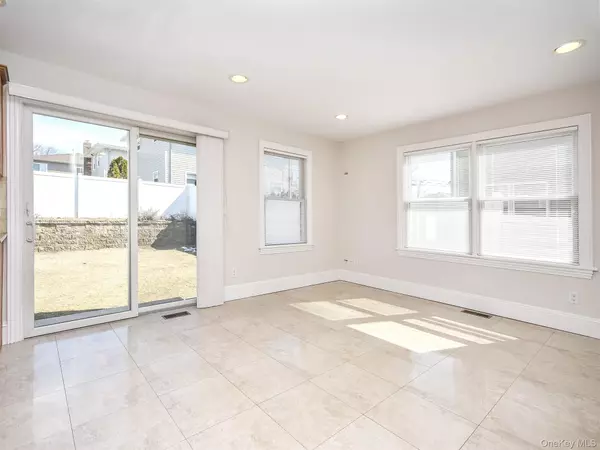 Port Washington, NY 11050,24B Sintsink Dr W