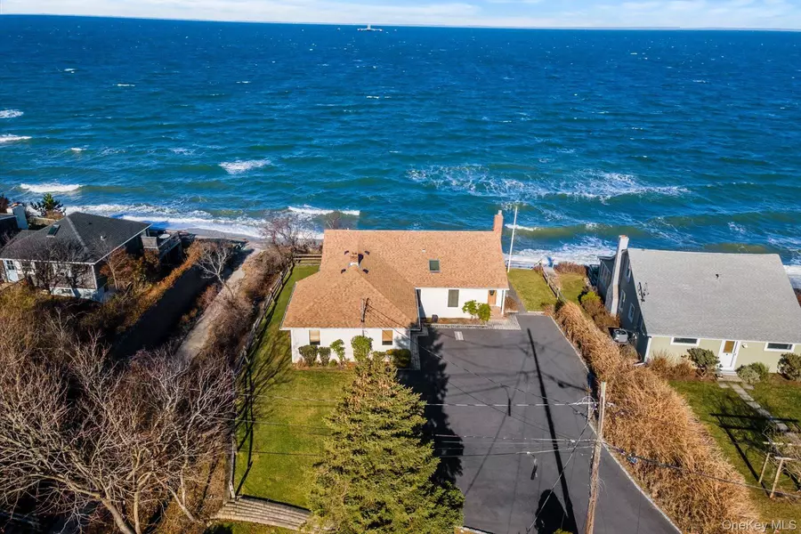 18 N Walk, Jamesport, NY 11947