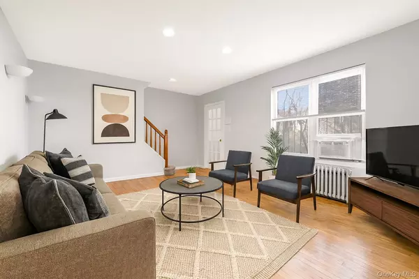 20-11 35th ST, Astoria, NY 11105