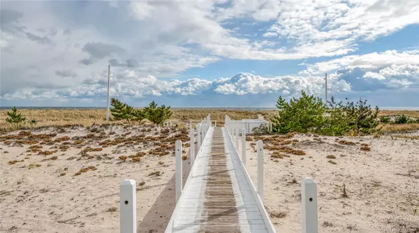 Westhampton Beach, NY 11978,281 Dune RD #2A