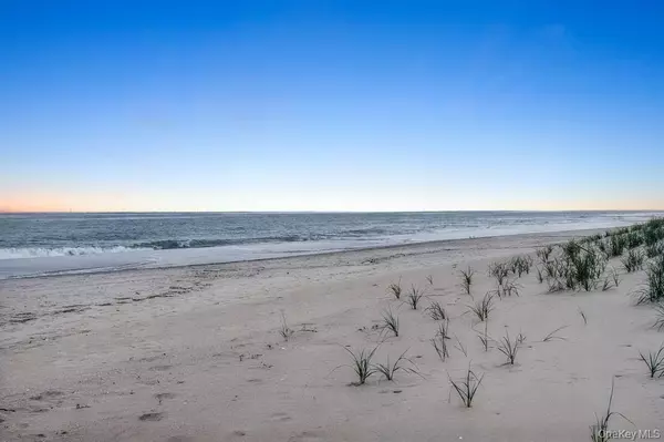 Westhampton Beach, NY 11978,281 Dune RD #2A