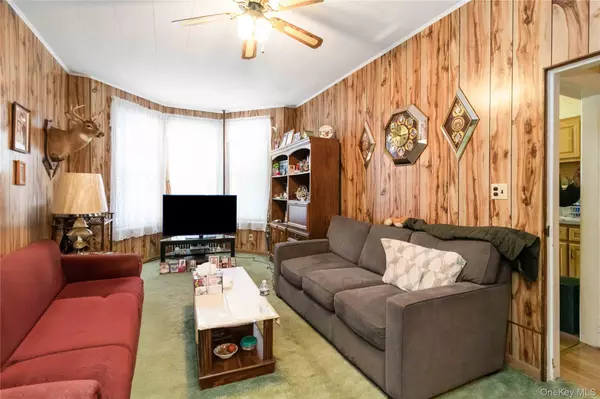 Ridgewood, NY 11385,6138 Linden ST