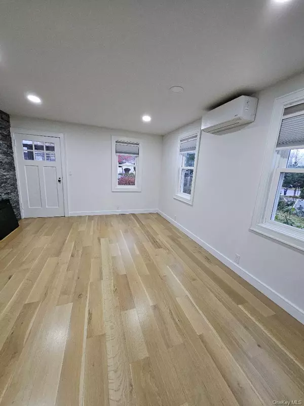 Roslyn Heights, NY 11577,141 Linden ST