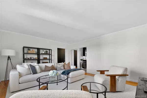 Garden City, NY 11530,360 Stewart AVE #3F