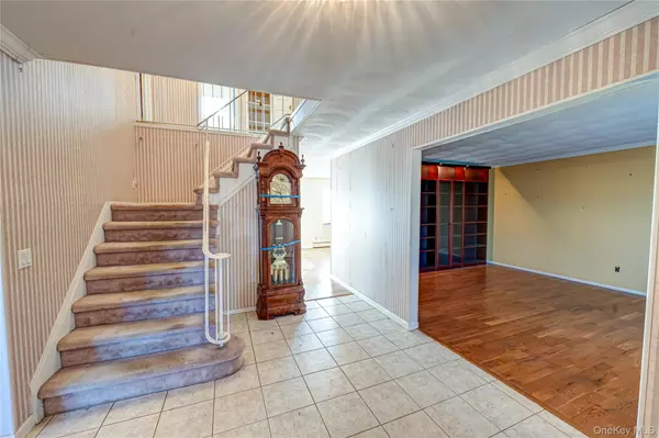 Patchogue, NY 11772,290 E Woodside AVE