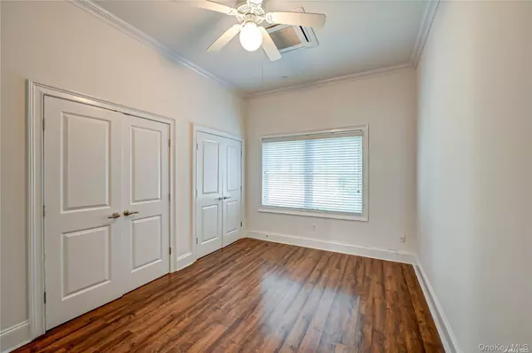 Huntington, NY 11743,50-3A Stewart AVE #3A