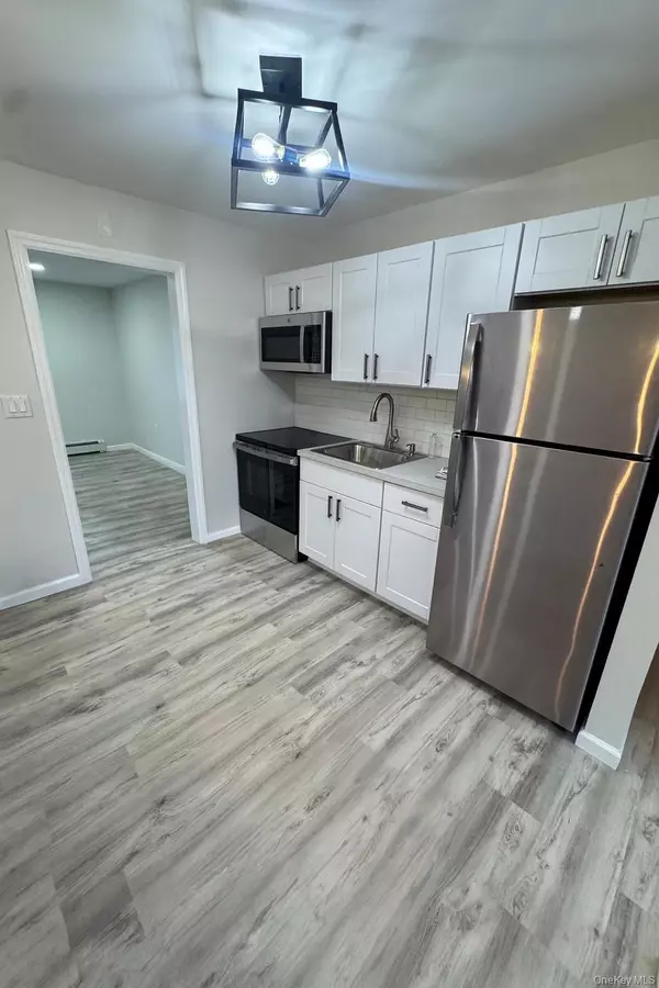 Babylon, NY 11702,1 Beachwood DR