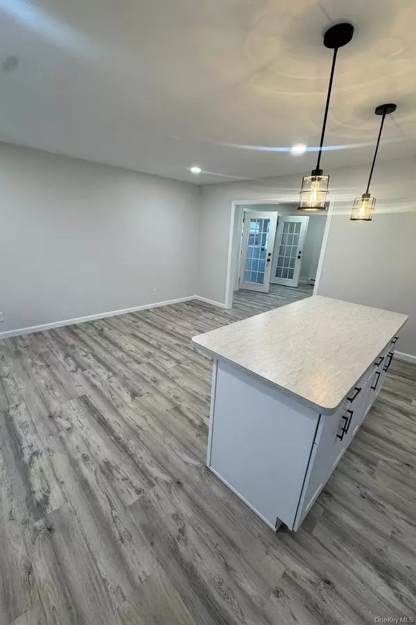 Babylon, NY 11702,1 Beachwood DR