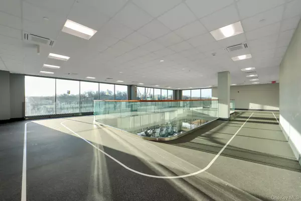 Yonkers, NY 10710,701 Ridge Hill BLVD #1J