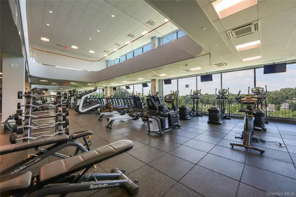 Yonkers, NY 10710,701 Ridge Hill BLVD #1J