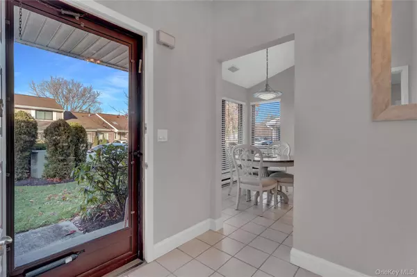 Smithtown, NY 11787,248 Pond View LN