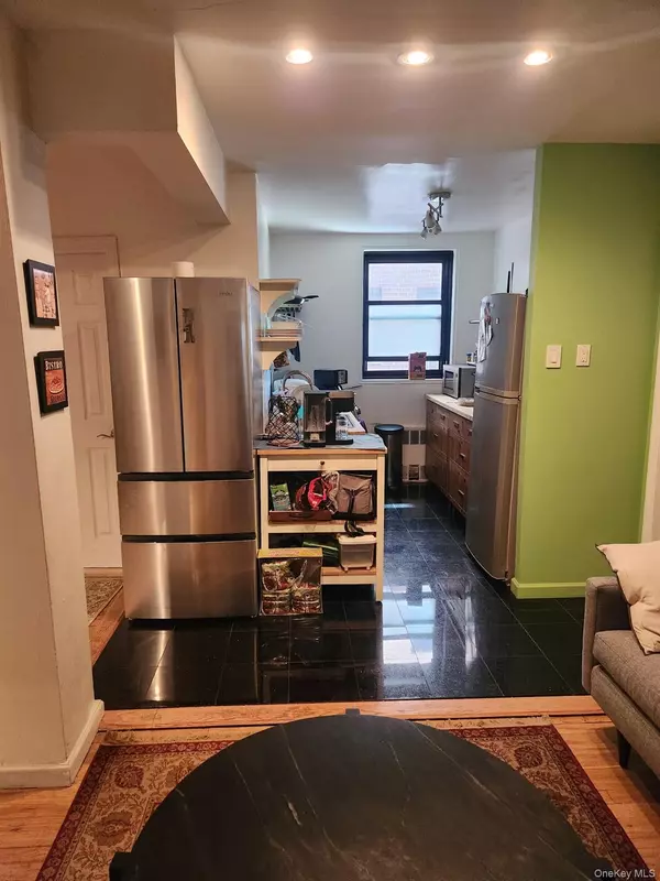 Briarwood, NY 11435,139-15 83rd AVE #330