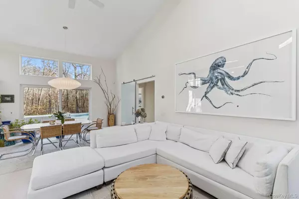 East Hampton, NY 11937,56 N Woods LN