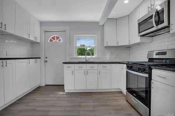 Glenwood Landing, NY 11547,14 Maple ST