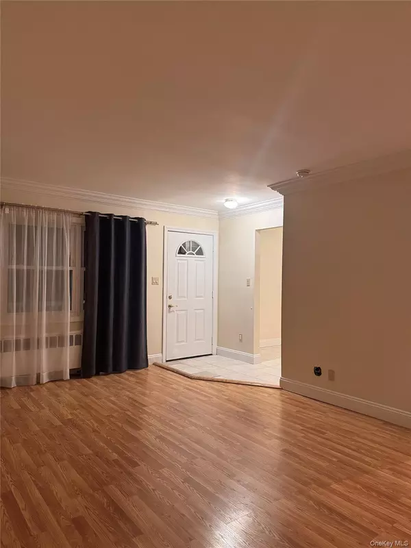 Island Park, NY 11558,62 Warwick RD #Upper