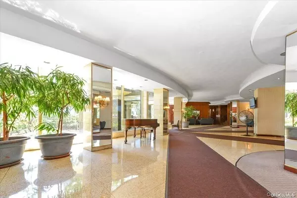 Forest Hills, NY 11375,61-20 Grand Central Pkwy #C303