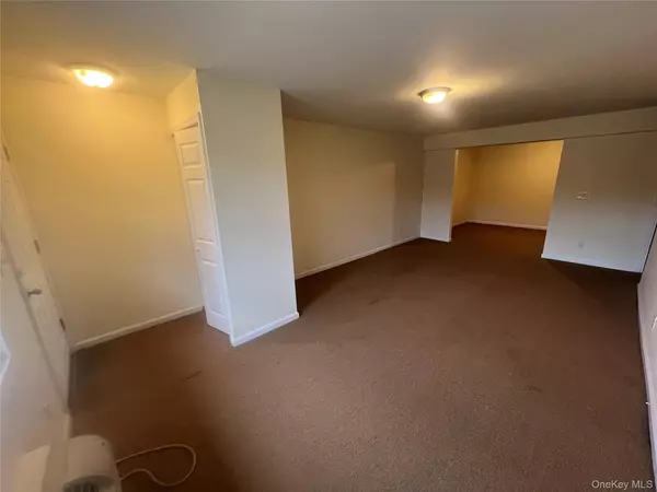 Newburgh, NY 12550,408 Carpenter AVE #24