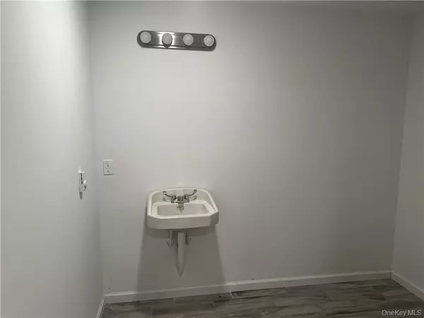 Pine Bush, NY 12566,21 Boniface DR