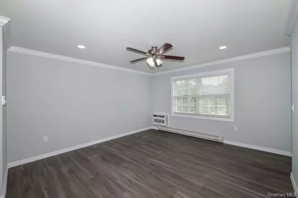 Bay Shore, NY 11706,241 W Main ST #5