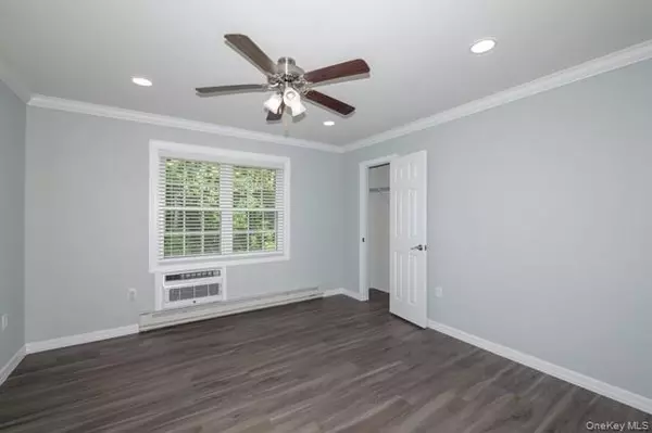 Bay Shore, NY 11706,241 W Main ST #5