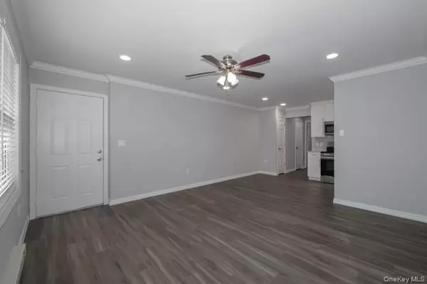 Bay Shore, NY 11706,241 W Main ST #5