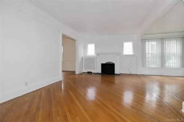 Great Neck, NY 11020,4623 Arcadia LN